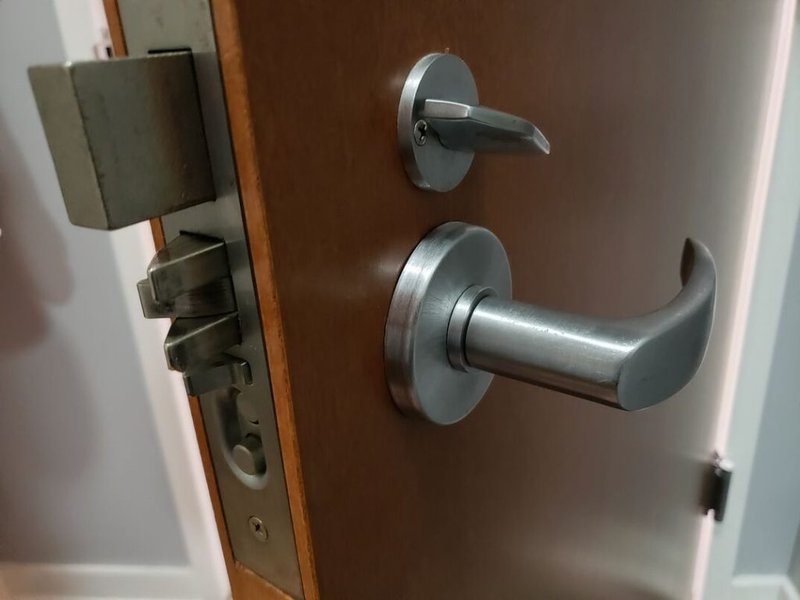 Best Ways To Ensure A Deadbolt Is Properly Aligned With The Door Frame