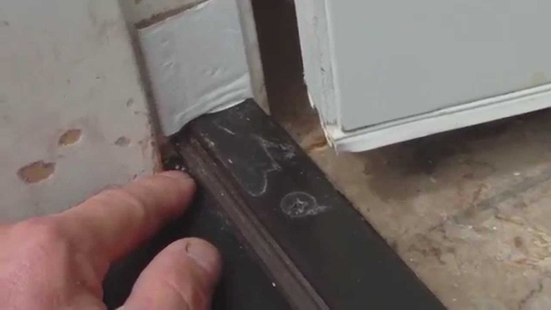 How To Diagnose A Leaking Threshold When The Door Is Closed