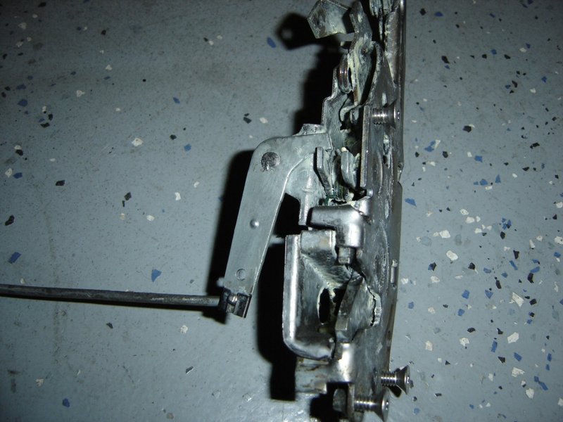 How To Diagnose A Problem With A Door Latch'S Spring Mechanism (Internal View)
