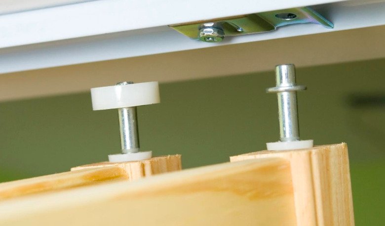 How To Troubleshoot A Specific Bi-Fold Door Bottom Pivot Bracket