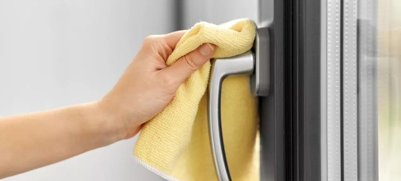 How To Use A Microfiber Cloth For Gentle Exterior Hardware Cleaning