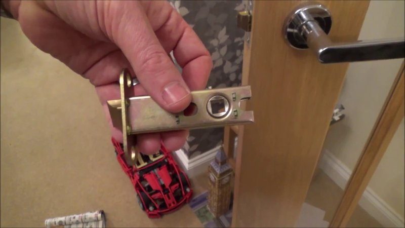 Repairing A Door Latch That'S Broken Internally (When To Replace)