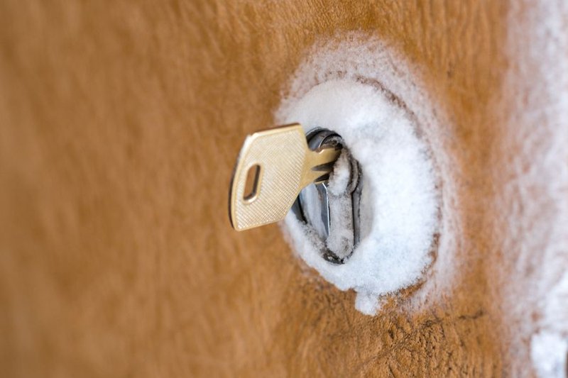Troubleshooting A Deadbolt That Freezes In Winter (Prevention & Thawing)