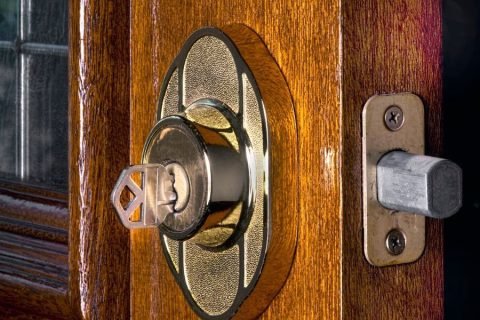 Troubleshooting A Deadbolt That Won'T Engage On An Interior Door
