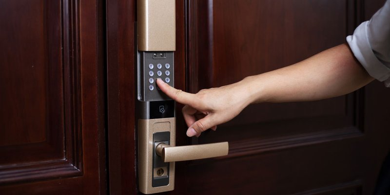 Troubleshooting A Push-Button Privacy Lock Not Engaging