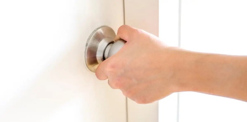 Troubleshooting A Stuck Interior Door Knob Mechanism