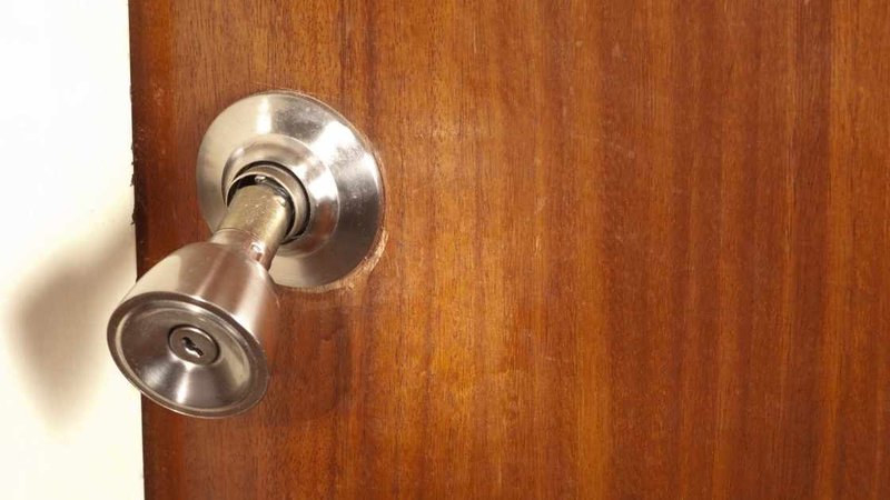 Troubleshooting Hardware On Interior Doors In Rental Properties (Wear & Tear)