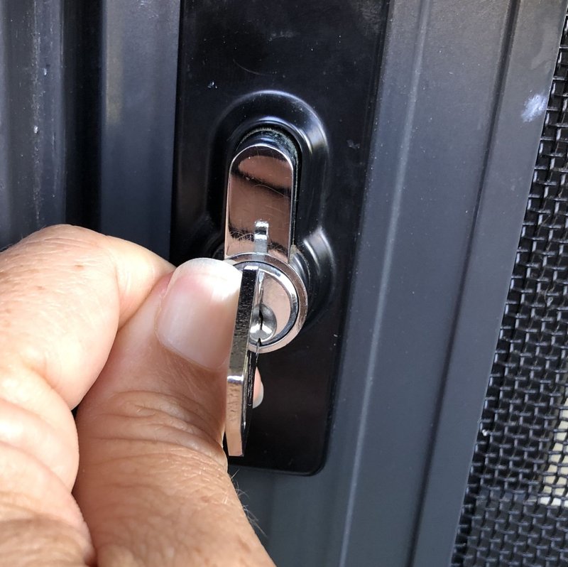Why Does My Handleset Key Pull Out When Locked? (Security Concern)