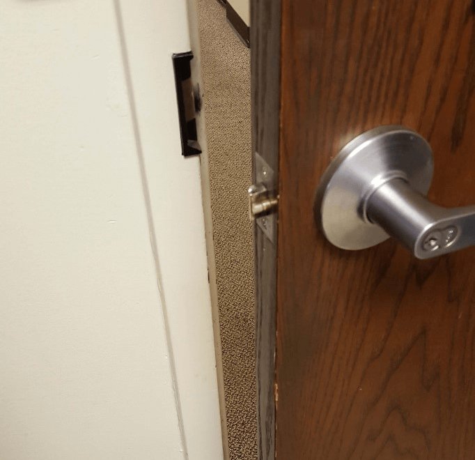 Why Is My Deadbolt'S Deadlocking Plunger Not Functioning?