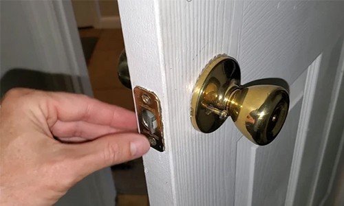 Why Is My Privacy Door Knob Pin Stuck? (Internal Mechanism)